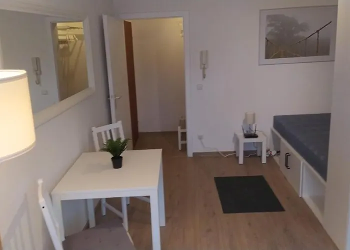 Frisch Renoviertes Apartment Monchengladbach